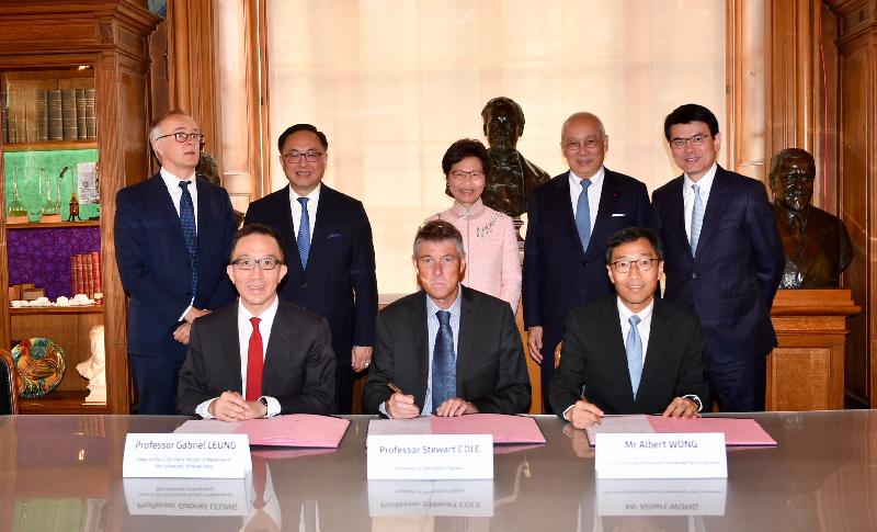 The Chief Executive, Mrs Carrie Lam, continued her visit to France in Paris today (June 21, Paris time). Photo shows Mrs Lam (back row, centre); the Secretary for Innovation and Technology, Mr Nicholas W Yang (back row, second left), and the Secretary for Commerce and Economic Development, Mr Edward Yau (back row, first right), witnessing the signing of a Memorandum of Understanding at Institut Pasteur by the Dean of the Li Ka Shing Faculty of Medicine of the University of Hong Kong, Professor Gabriel Leung (front row, left); the Chief Executive Officer of the Hong Kong Science and Technology Parks Corporation, Mr Albert Wong (front row, right); and the President of Institut Pasteur, Professor Stewart Cole (front row, centre), on setting up a joint biomedical research centre at the Hong Kong Science Park.