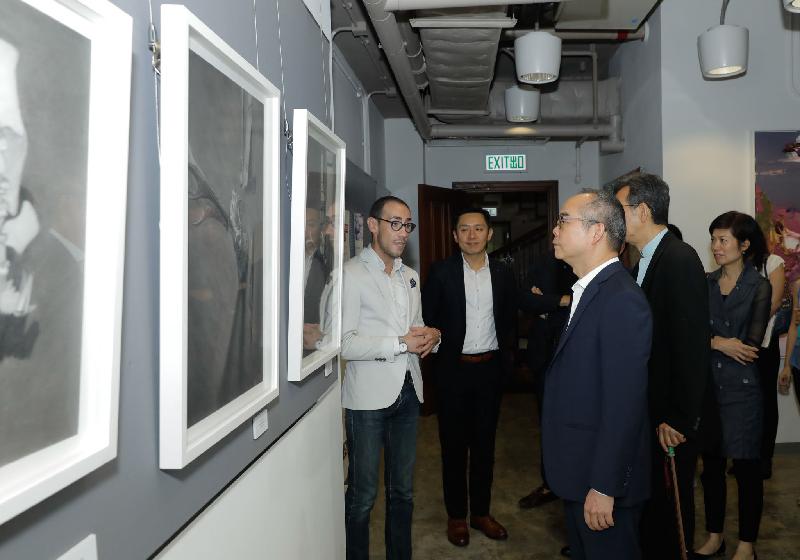 The Secretary for Home Affairs, Mr Lau Kong-wah (third left), tours the facilities of the Savannah College of Art and Design Hong Kong during his visit to Sham Shui Po District today (June 22).