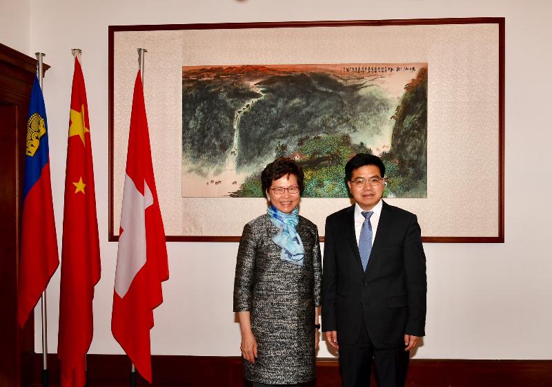 The Chief Executive, Mrs Carrie Lam (left), meets with the Consul-General of the People's Republic of China in Zurich, Dr Zhao Qinghua (right) on June 22 (Zurich time).