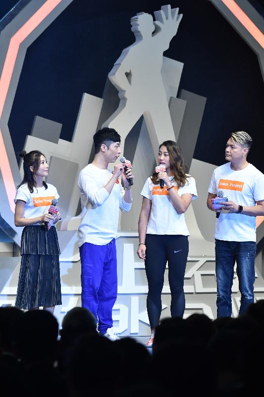 Fencer Kaylin Hsieh (second right) and artiste Steven Ma (second left) encouraged young people to develop a healthy lifestyle and stay away from drugs at the large-scale anti-drug event Fight Drugs Together 2018 today (June 23).