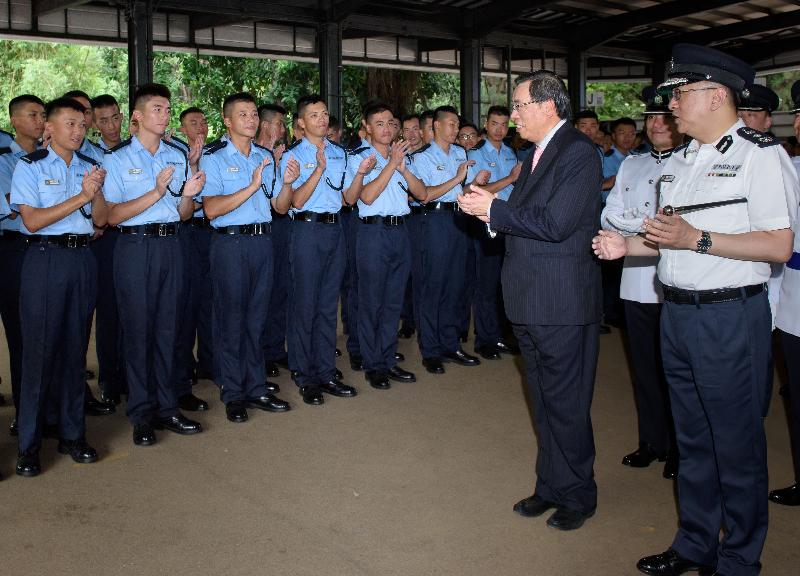 The President of the Legislative Council, Mr Andrew Leung, accompanied by the Commissioner of Police, Mr Lo Wai-chung, meets the graduates after the passing-out parade.
