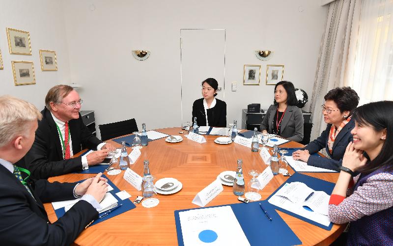 The Chief Executive, Mrs Carrie Lam, attended the Lindau Nobel Laureate Meeting today (June 24, Lindau time). Photo shows Mrs Lam (second right) meeting with the Chairman of the Foundation for the Lindau Nobel Laureate Meetings, Professor Dr Jürgen Kluge (second left). Also attending the meeting were the Head of the Policy Innovation and Co-ordination Office, Mrs Betty Fung (third right) and the Director of the Hong Kong Economic and Trade Office in Berlin, Ms Betty Ho (first right).