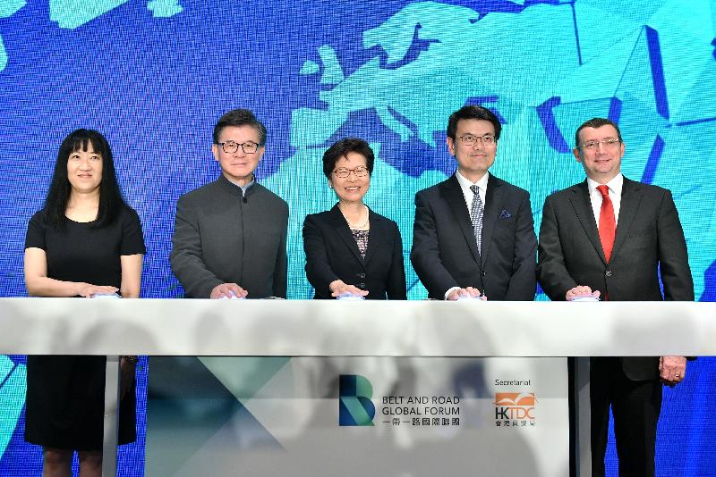 The Chief Executive, Mrs Carrie Lam, attended the Belt and Road Global Forum Inauguration Ceremony cum Cocktail Reception this evening (June 27). Photo shows Mrs Lam (centre); the Secretary for Commerce and Economic Development, Mr Edward Yau (second right); the Chairman of the Hong Kong Trade Development Council (HKTDC), Mr Vincent Lo (second left); Council Member of the HKTDC Mr Andrew Weir (first right); and the Executive Director of the HKTDC, Ms Margaret Fong (first left), officiating at the ceremony.