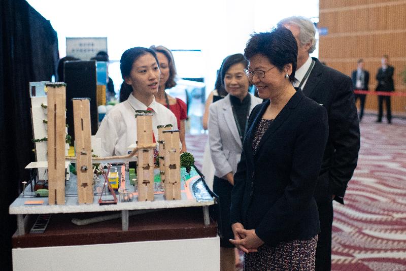 The Chief Executive, Mrs Carrie Lam, attended the AmCham Smart City Summit 2018 today (June 27). Photo shows Mrs Lam (first right) touring a booth of the finalist school teams in a model creation competition organised by the American Chamber of Commerce in Hong Kong.
