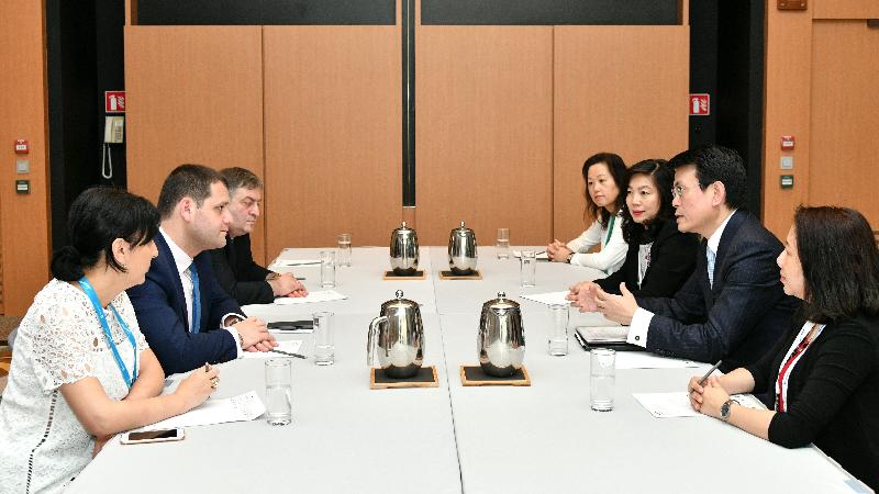 The Secretary for Commerce and Economic Development, Mr Edward Yau (second right), and the Deputy Minister of Economy and Sustainable Development of Georgia, Mr Genadi Arveladze (second left), hold a bilateral meeting after the signing of a Free Trade Agreement at the Belt and Road Summit held in Hong Kong today (June 28).