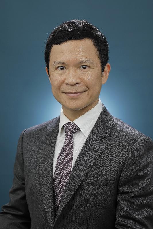新任葵青民政事务专员郑健。