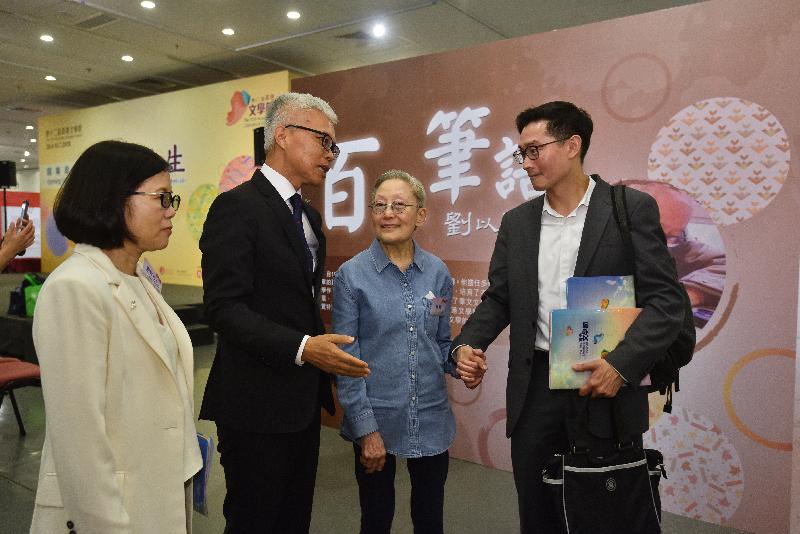 The Acting Director of Leisure and Cultural Services, Dr Louis Ng (second left), the Assistant Director of Leisure and Cultural Services (Libraries and Development), Miss Rochelle Lau (first left), wife of the late Professor Liu Yichang, Ms Lo Pai-wun (second right) and son of the late Ye Si (Professor Leung Ping-kwan), Dr Eman Leung (first right), tour the "I Write, Therefore I Am" thematic exhibition of the 12th Hong Kong Literature Festival today (June 28).