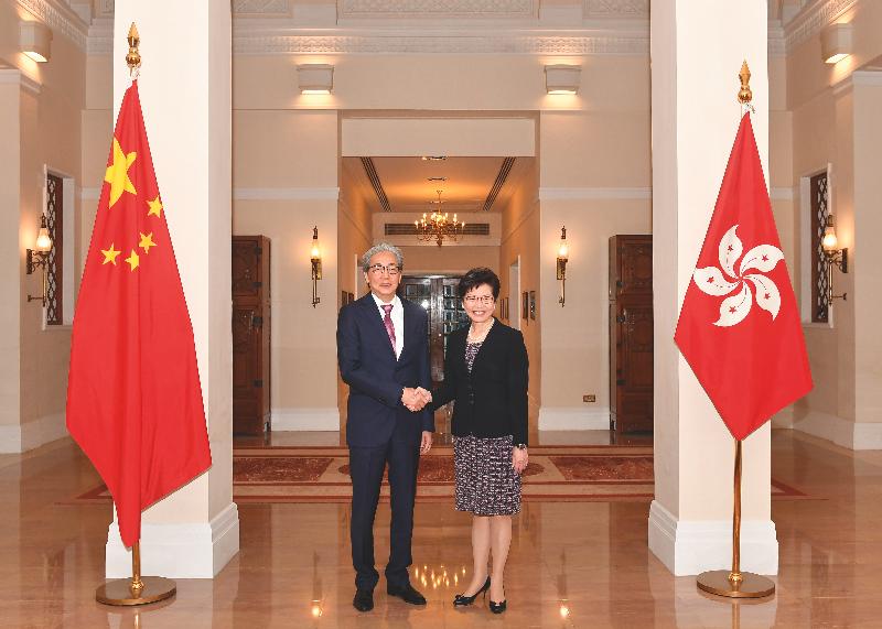The Chief Executive, Mrs Carrie Lam (right), hosted a dinner for the Deputy Prime Minister of Thailand, Dr Somkid Jatusripitak, at Government House yesterday evening (June 27).