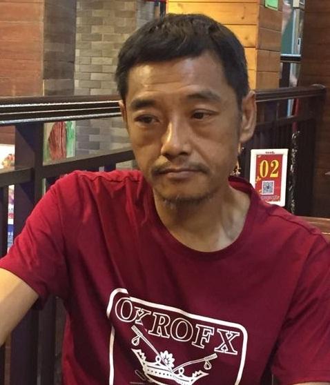 Chan Lap-ming, aged 42, is about 1.6 metres tall, 50 kilograms in weight and of medium build. He has a long face with yellow complexion and short straight black hair. He was last seen wearing a red short-sleeve T-shirt, khaki trousers and black shoes.