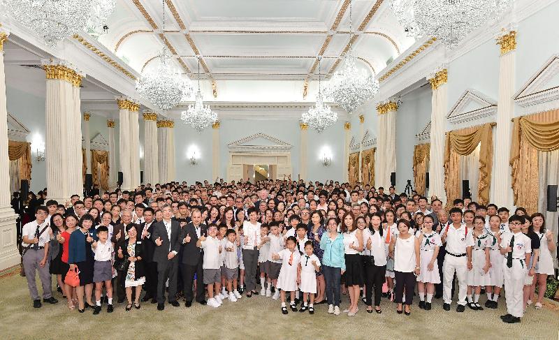 The Chief Executive, Mrs Carrie Lam, together with the Secretaries of Department and the Directors of Bureau met over 100 Hong Kong young people and students, who won international competitions in the past year, in a tea gathering at Government House this afternoon (July 1). Photo shows Mrs Lam poses for a group photo with the participants.