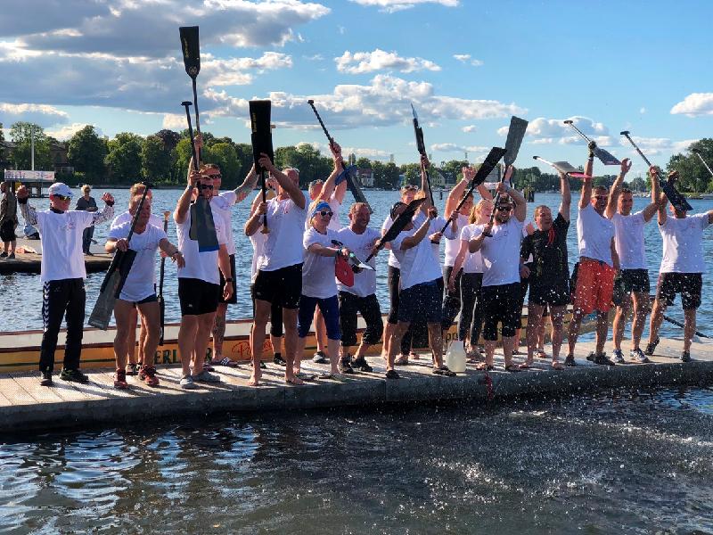Dragon boats race in the Berlin City Cup in Berlin-Grünau, Germany, on June 30 and July 1 (Berlin time). Photo shows the team of the Hong Kong Economic and Trade Office, Berlin, joining the race.