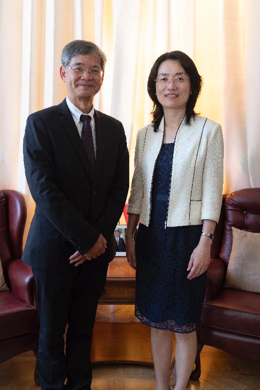 The Secretary for Labour and Welfare, Dr Law Chi-kwong, is conducting a six-day visit in Ireland and met with the Chargé d'Affaires of the Embassy of the People's Republic of China in Ireland, Ms Yang Hua, in Dublin on July 2 (Dublin time) to update her on the recent developments in Hong Kong. Photo shows Dr Law (left) with Ms Yang.