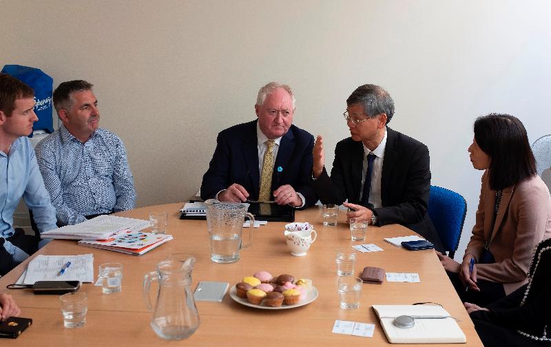 The Secretary for Labour and Welfare, Dr Law Chi-kwong, is conducting a six-day visit in Ireland. Photo shows (from right) the Director of Social Welfare, Ms Carol Yip, and Dr Law meeting the Chief Executive of the Alzheimer Society of Ireland, Mr Pat McLoughlin, in Dublin on July 3 (Dublin time).