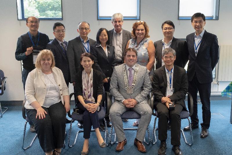 The Secretary for Labour and Welfare, Dr Law Chi-kwong, is continuing his six-day visit to Dublin, Ireland. Dr Law visited the Louth County Council yesterday (July 5, Dublin time) to learn about its age-friendly programme which is the first of its kind in Ireland. Photo shows Dr Law (front row, first right); the Director of Social Welfare, Ms Carol Yip (front row, second left); the Chairman of the Louth County Council, Mr Liam Reilly (front row, second right); members of the Hong Kong delegation; and representatives of the council.