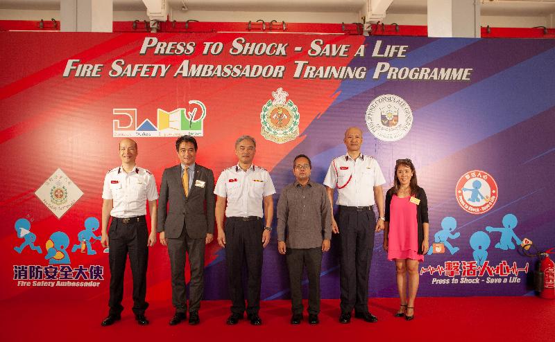 The launch ceremony of the "Fire Safety x Press to Shock, Save a Life" training programme for foreign domestic helpers was held today (July 8) at Sheung Wan Fire Station. Photo shows officiating guests; the Consul-General of the Philippines in Hong Kong, Mr Antonio Morales (third right); the Director of Fire Services, Mr Li Kin-yat (third left); with the representatives of the organisers at the ceremony.