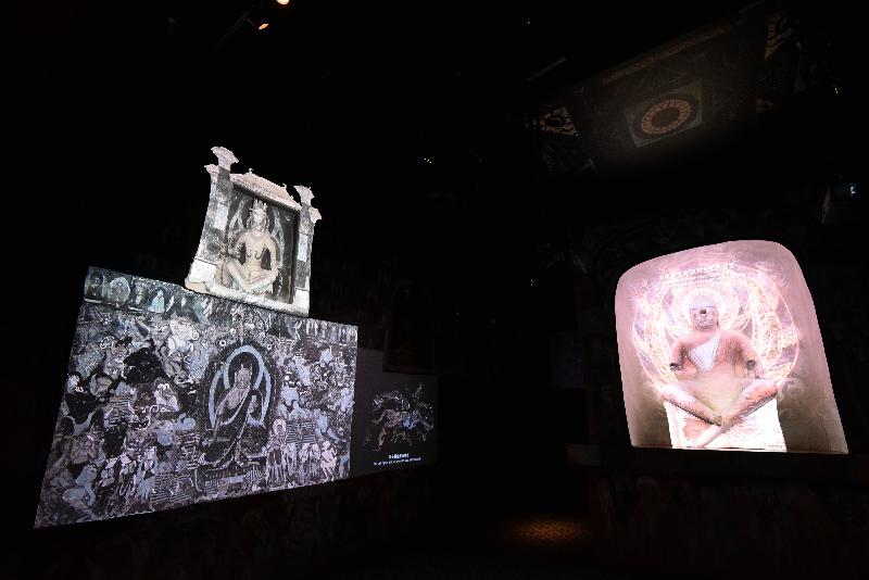 香港文化博物館本年度重點展覽「數碼敦煌——天上人間的故事」明日（七月十一日）起舉行。展覽透過虛擬實境和影像融合重現石窟內容，讓觀眾體驗虛擬石窟漫遊。圖示虛擬莫高窟第二五四窟。