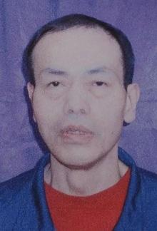 Yeung Hon-sum is about 1.7 metres tall, 65 kilograms in weight and of thin build. He has a long face with yellow complexion and short black hair. He was last seen wearing a blue and white striped T-shirt, black trousers and black slippers. 
