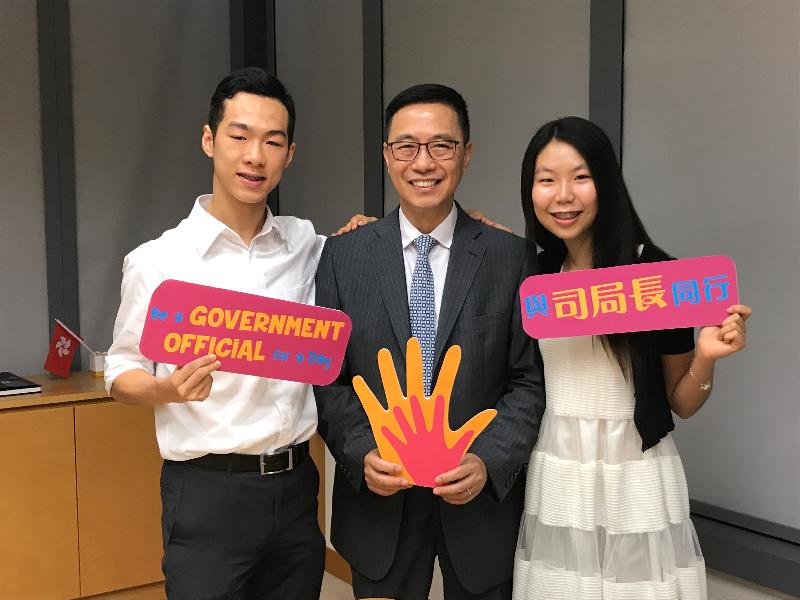 The Secretary for Education, Mr Kevin Yeung (centre), today (July 17) is pictured with two Secondary Five students participating in the "Be a Government Official for a Day" programme, Jerry Mak (left) and Crystal Ip (right). They had the opportunity to shadow Mr Yeung for one day to observe his daily work.