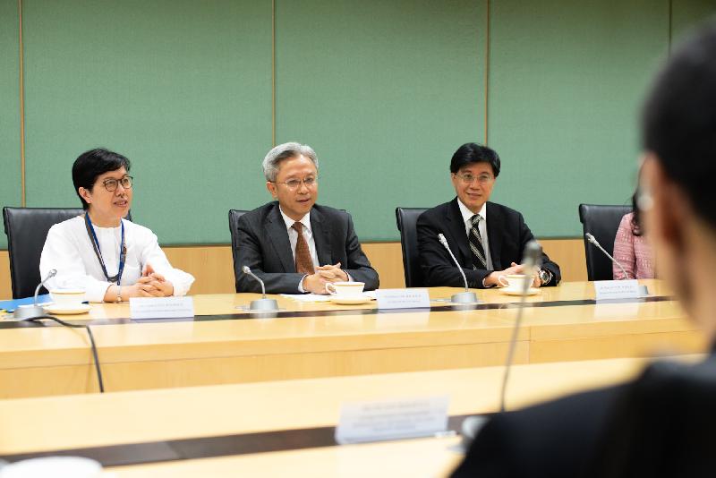 Accompanied by the Permanent Secretary for the Civil Service, Mr Thomas Chow (first right), the Secretary for the Civil Service, Mr Joshua Law (centre), visited the Innovation and Technology Commission today (July 20). He is pictured meeting with the Commissioner for Innovation and Technology, Ms Annie Choi (first left), and the directorate staff to get an update on the department's work.