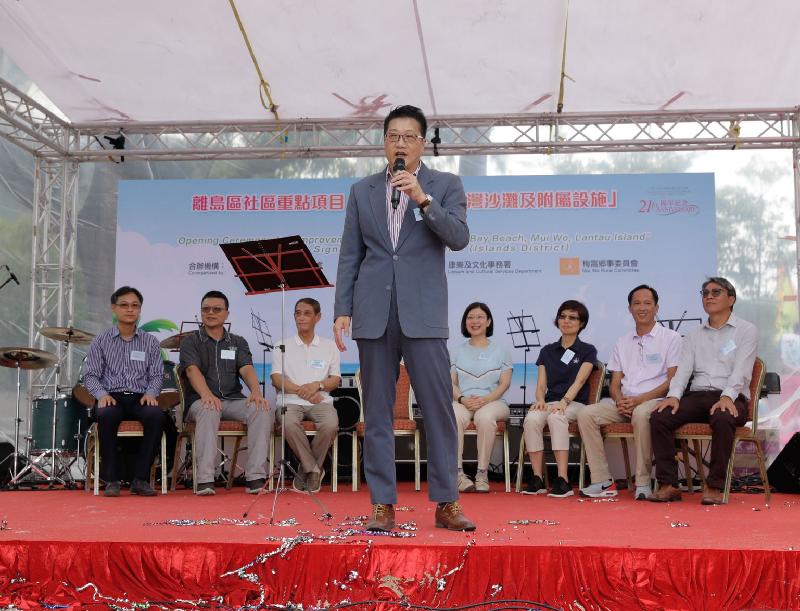 The opening ceremony of "Improvement Works at Silvermine Bay Beach, Mui Wo, Lantau Island" under the Signature Project Scheme of Islands District was held today (July 22). Photo shows the Acting Secretary for Home Affairs, Mr Jack Chan, delivering a speech at the opening ceremony.