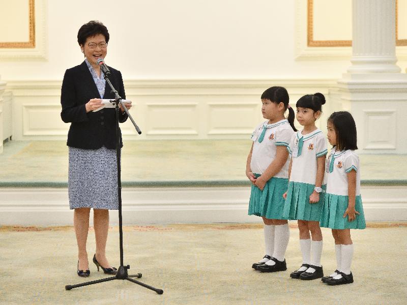 The Chief Executive, Mrs Carrie Lam, today (July 23) specially hosted three students of Yau Yat Chuen School who had written to Professor Peng Liyuan at Government House to present them personally Professor Peng's reply letter. Picture shows Mrs Lam reading out Professor Peng's letter when addressing the gathering.