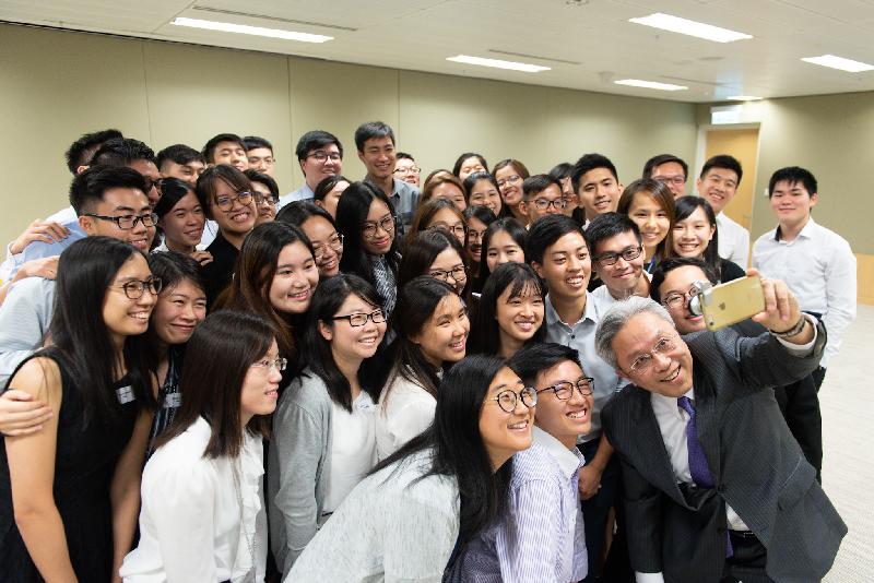 The Secretary for the Civil Service, Mr Joshua Law, today (July 26) met with university students participating in the Administrative Service Internship Programme to learn about their internship experiences. Photo shows Mr Law (front row, first right) taking a selfie with the students.