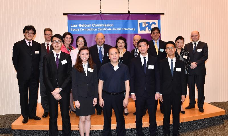 The Secretary for Justice and Chairman of the Law Reform Commission, Ms Teresa Cheng, SC (back row, fifth right), and the Chief Justice of the Court of Final Appeal, Mr Geoffrey Ma Tao-li (back row, fifth left), are pictured with winners of the Law Reform Essay Competition 2018, members of the adjudicating panel and other guests today (July 26).