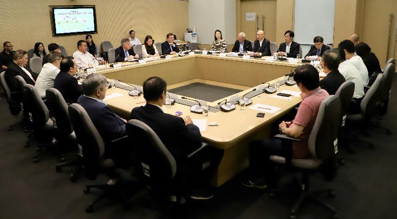The Secretary for the Environment, Mr Wong Kam-sing, today (July 27) meets with representatives of relevant trade associations to review the preparation work by the trade, the Environmental Protection Department and the operator of WEEE‧PARK for the implementation of the Producer Responsibility Scheme on Waste Electrical and Electronic Equipment.