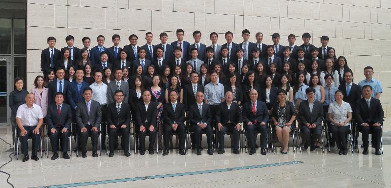 The Secretary for Home Affairs, Mr Lau Kong-wah, attended the closing ceremony of the Fin Society’s internship programmes in Beijing today (July 27). Mr Lau (first row, centre) is pictured with the interns and other officiating guests before the ceremony.