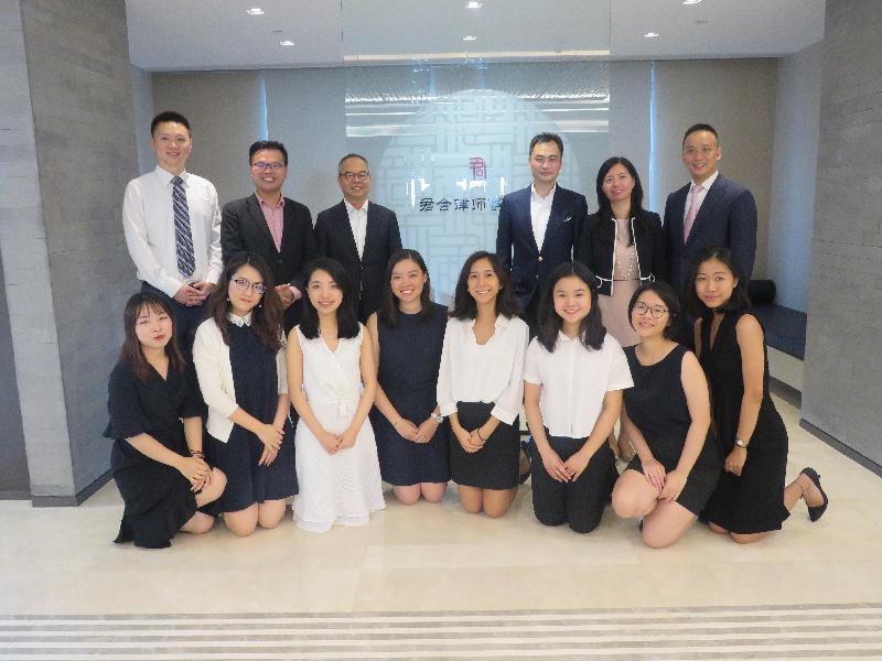 The Secretary for Home Affairs, Mr Lau Kong-wah, today (July 27) visited Hong Kong youths participating in the internship programmes of the International Youth Legal Exchange Federation in Beijing. Mr Lau (back row, third left) is pictured with the interns.
