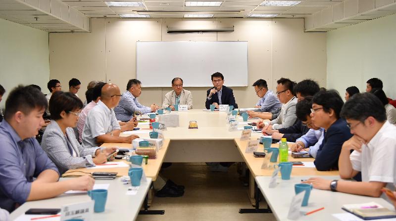 The Secretary for Commerce and Economic Development, Mr Edward Yau (seventh right), meets with members of the Sai Kung District Council to listen to their views on various local issues during his visit to Sai Kung District today (July 27).
