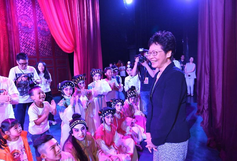 The Chief Executive, Mrs Carrie Lam watched a performance by the Sing Fai Cantonese Opera Promotion Association from Hong Kong in Beijing this evening (July 27), which is part of a Chinese opera show that brings together different local opera performances from across the nation. Photo shows Mrs Lam (first right) visiting the backstage to meet with the 30 children and teenage performers after the performance.
