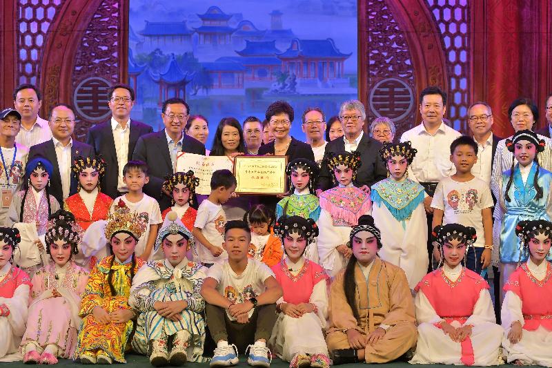 The Chief Executive, Mrs Carrie Lam, watched a performance by the Sing Fai Cantonese Opera Promotion Association from Hong Kong in Beijing this evening (July 27), which is part of a Chinese opera show that brings together different local opera performances from across the nation. Photo shows Mrs Lam (fifth right, third row) pictured with the 30 children and teenage performers after the performance at the backstage. Also joining are the Minister of Culture and Tourism, Mr Luo Shugang (fourth left, third row); the Director of the Hong Kong and Macao Affairs Office of the State Council, Mr Zhang Xiaoming (third left, third row); the Director of the Liaison Office of the Central People's Government in the Hong Kong Special Administrative Region, Mr Wang Zhimin (second left, third row); the Chairlady and Children Opera Artistic Director of the Sing Fai Cantonese Opera Promotion Association, Ms Fong Suet-ying (fifth left, third row); and the honorary advisor of the association, Mr Lau Chin-shek (fourth right, third row).
