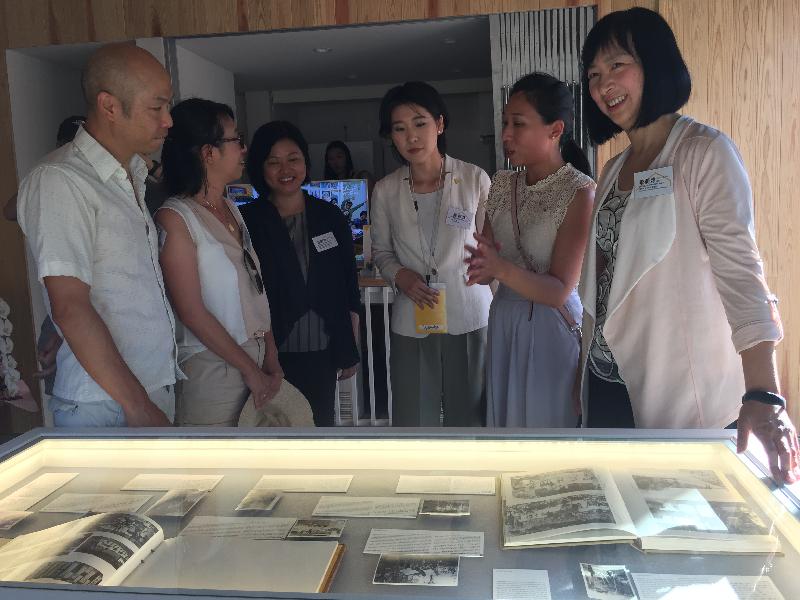 The Hong Kong House at the Echigo-Tsumari Art Triennale 2018, which is co-presented by the Leisure and Cultural Services Department and the Echigo-Tsumari Art Triennale, opened in Tsunan, Japan, today (July 29). Photo shows officiating guests the Principal Hong Kong Economic and Trade Representative (Tokyo), Ms Shirley Yung (third left); the Mayor of Tsunan Town, Japan, Mrs Haruka Kuwabara (third right); and the Director of Leisure and Cultural Serivces, Ms Michelle Li (first right) touring the exhibition with artists Leung Chi-wo (first left) and Sara Wong (second left).