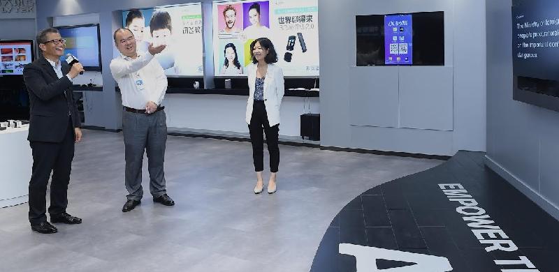 The Financial Secretary, Mr Paul Chan (first left), today (July 30) visits an enterprise specialising in intelligent speech and language technologies in Guangzhou and learns about a product developed by the enterprise.