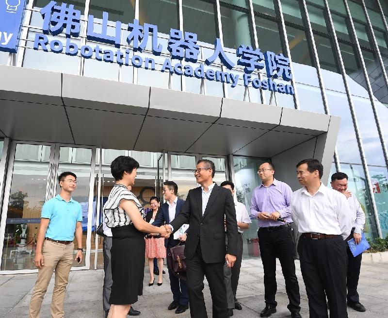 The Financial Secretary, Mr Paul Chan, today (July 30) visited the Robotation Academy Foshan. Photo shows Mr Chan (front row, second left) shaking hands with a representative of the Academy.