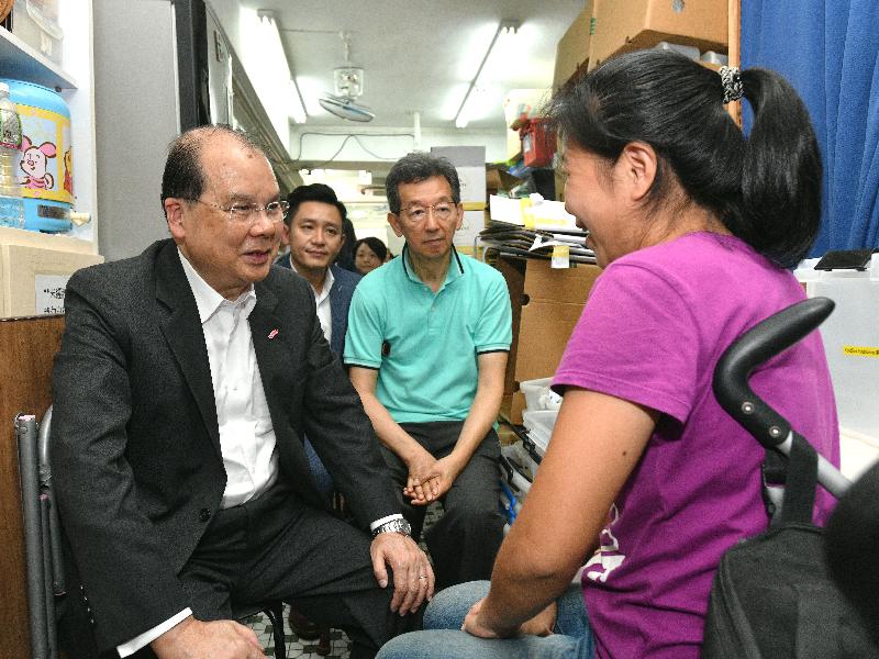 The Chief Secretary for Administration, Mr Matthew Cheung Kin-chung (first left), accompanied by the Chairman of the Sham Shui Po District Council, Mr Ambrose Cheung (second right), and the District Officer (Sham Shui Po), Mr Damian Lee (second left), today (July 31) visits J Life Foundation Limited (Family Service Center) and chats with a family receiving services there.