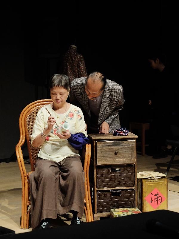 "A Tale of Two Circles", the finale performance of the Community Oral History Theatre Project - Central and Western District, will be staged at the Theatre of Sheung Wan Civic Centre on September 8 (Saturday) at 7.30pm and on September 9 (Sunday) at 3pm. More than 20 elderly participants of the project will take part in the full-length show (in Cantonese) to re-enact their own precious stories from the Central and Western districts.