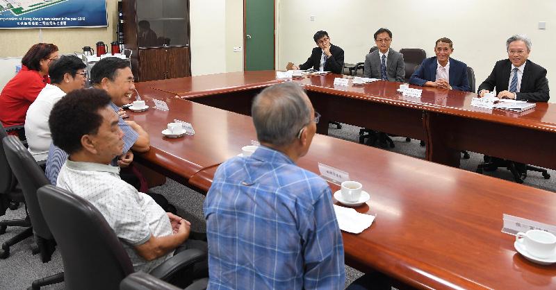 The Secretary for the Civil Service, Mr Joshua Law, visited Islands District today (August 8). Photo shows Mr Law (first right), accompanied by the Chairman of the Islands District Council (IDC), Mr Chow Yuk-tong (second right), and the District Officer (Islands), Mr Anthony Li (third right), meeting with IDC members and exchanging views on issues that concern them.