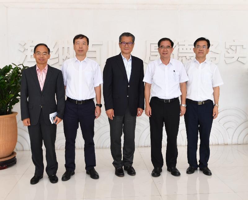 The Financial Secretary, Mr Paul Chan (centre), today (August 9) visits Dongguan and takes a group photo with the Secretary of the CPC Dongguan Municipal Committee, Mr Liang Weidong (second right); the Mayor of Dongguan Municipal Government, Mr Xiao Yafei (second left); and the Director of the Hong Kong Economic and Trade Office in Guangdong, Mr Albert Tang (first left).