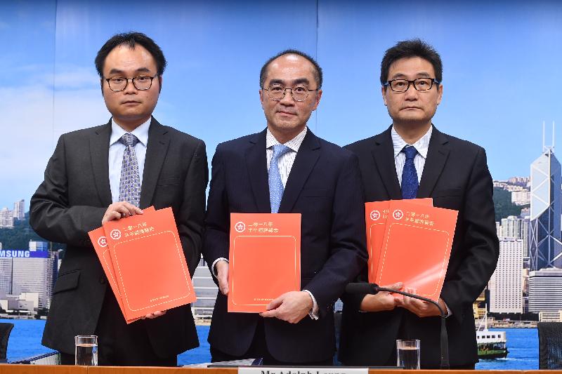 The Deputy Government Economist, Mr Adolph Leung (centre), presents the Half-yearly Economic Report 2018 at a press conference today (August 10). Also present are Principal Economist Mr Eric Lee (left) and Assistant Commissioner for Census and Statistics Mr Osbert Wang.