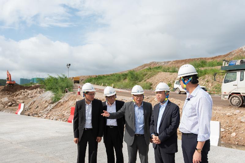 The Secretary for the Civil Service, Mr Joshua Law, today (August 13) visited the Civil Engineering and Development Department and toured the Tseung Kwan O Area 137 Fill Bank. Photo shows Mr Law (second right) being briefed by the Director of Civil Engineering and Development, Mr Lam Sai-hung (centre), on the operation of the sorting facilities for processing fill.