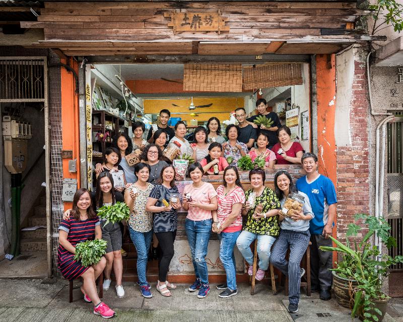「香港貿發局美食博覽2018」八月十六日（星期四）開幕，市民可光顧社會企業（社企）攤位，品嘗由心出發的滋味。其中一間參展社企「土作坊」，為社區長者及婦女提供就業及培訓機會。