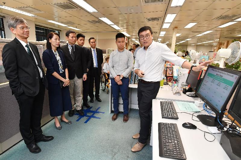 The Secretary for Labour and Welfare, Dr Law Chi-kwong, visited the Social Welfare Department Headquarters today (August 14) to take a closer look at its work. Photo shows Dr Law (first left) and the Under Secretary for Labour and Welfare, Mr Caspar Tsui (third left), accompanied by the Director of Social Welfare, Ms Carol Yip (second left), being briefed by staff of the Rehabilitation and Medical Social Services Branch on the preparatory work of the regularisation of the Pilot Scheme on On-site Pre-school Rehabilitation Services in the new 2018/19 school year.