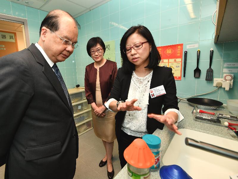 The Chief Secretary for Administration, Mr Matthew Cheung Kin-chung (left), accompanied by the Director of Health, Dr Constance Chan (centre), today (August 14) visits the Wan Chai Elderly Health Centre and is briefed by an occupational therapist on a range of assistive devices for the elderly with different needs.