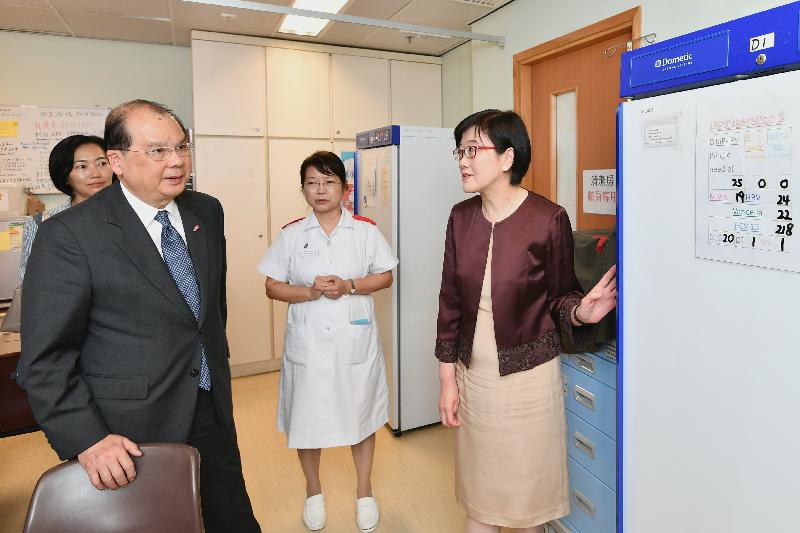 The Chief Secretary for Administration, Mr Matthew Cheung Kin-chung, today (August 14) visited the Tang Chi Ngong Maternal and Child Health Centre. Photo shows Mr Cheung (front row, left), accompanied by the Director of Health, Dr Constance Chan (front row, right), learning about the operation of the centre.