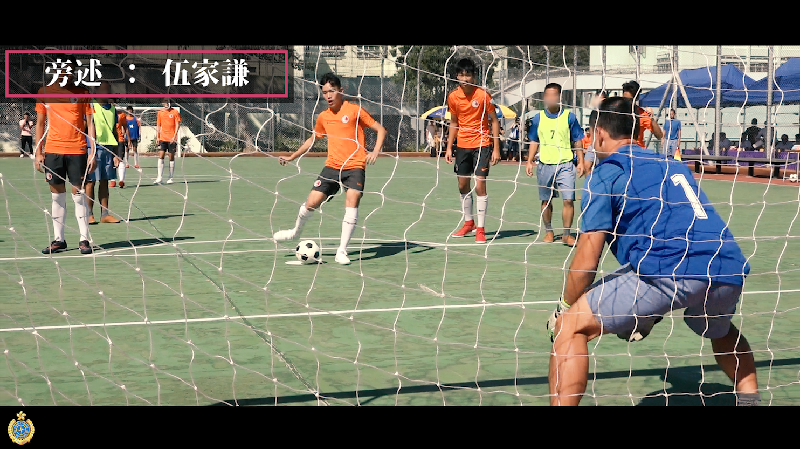 The Correctional Services Department today (August 15) released a video entitled "Learn from a Referee to Judge Right or Wrong". Picture shows young persons in custody of Pik Uk Correctional Institution and youth team members of the Hong Kong Football Association in a friendly soccer match.