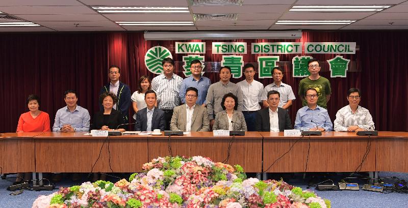 The Secretary for Justice, Ms Teresa Cheng, SC (front row, fourth right), visits Kwai Tsing District today (August 15) and meets with members of the Kwai Tsing District Council to exchange views on issues of concern.

