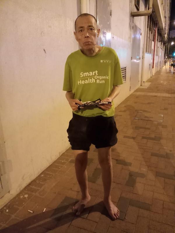 Missing man Leung Wa-kan,is about 1.67 metres tall, 65 kilograms in weight and of thin build. He has a long face with yellow complexion and short black hair. He was last seen wearing a grey jacket, black shorts, black slippers and a cap in orange colour.