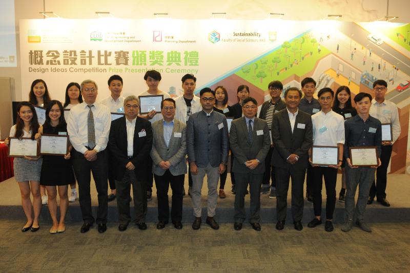 The prize presentation ceremony for the Design Ideas Competition of the "Pilot Study on Underground Space Development in Selected Strategic Urban Areas" was held today (August 16). Photo shows the Director of Civil Engineering and Development, Mr Lam Sai-hung (front row, fourth right); the Director of Planning, Mr Raymond Lee (front row, third right); the Chairman of the Panel of Judges, Mr Chris Ip (front row, fifth right); and other judges on the panel together with the winners. 